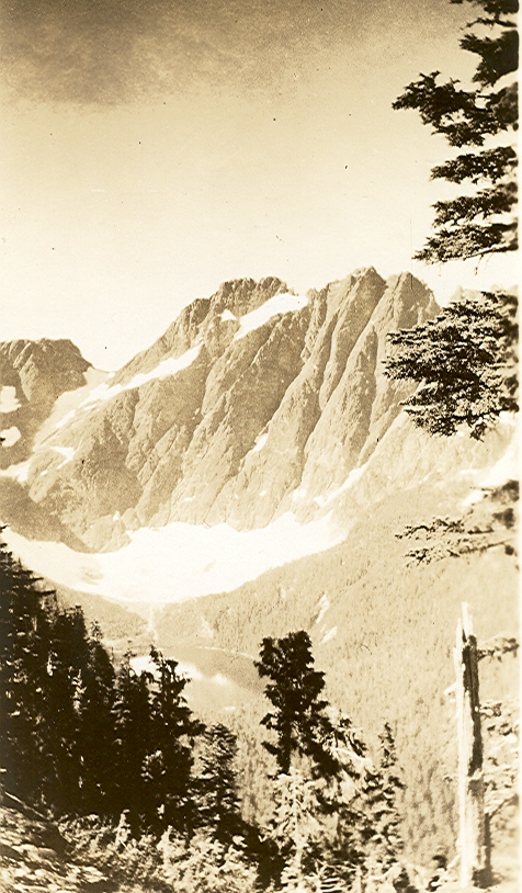 The East Face of the Golden Hinde from the slopes of Elkhorn South Mountain 1937.