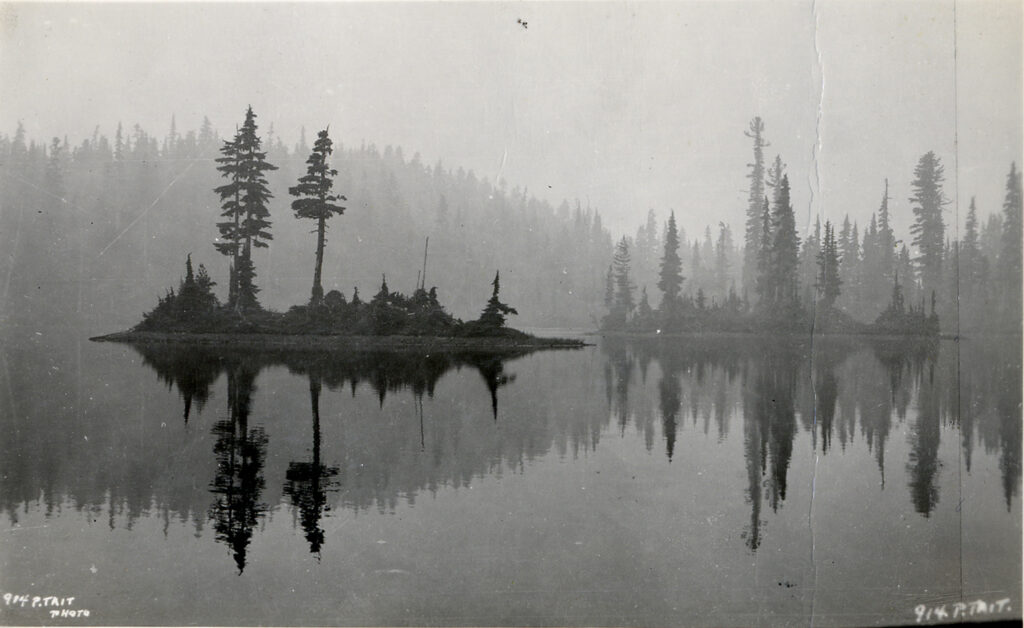 The lake was named Battleship Lake because of its resemblance to a battleship when seen in the mist