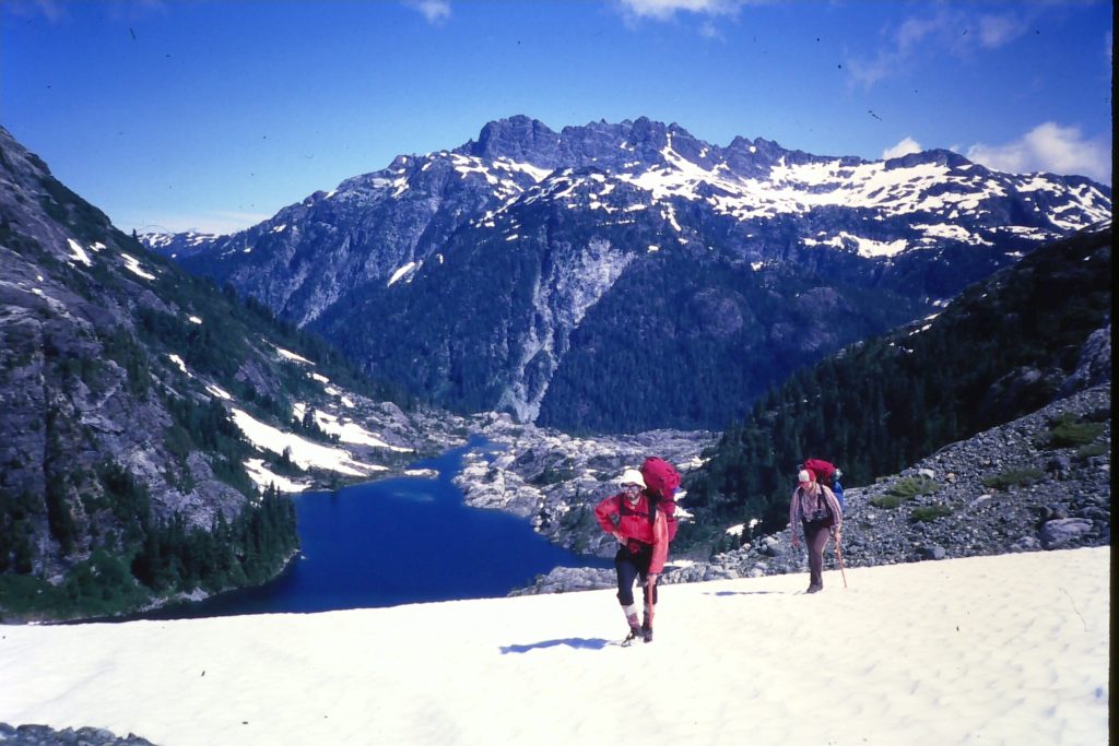 Brian Money and Gary Allen heading up to Bear Pass. Della Lake below and Mts. Septimus and Rosseau in the background 1987 – Chris Schreiber photo.