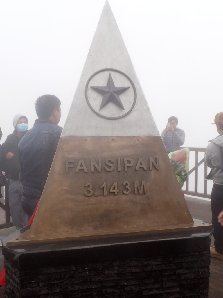Lindsay Elms and Valerie Wootton on the summit of Fansipan 2016 – Valerie Wootton photo.