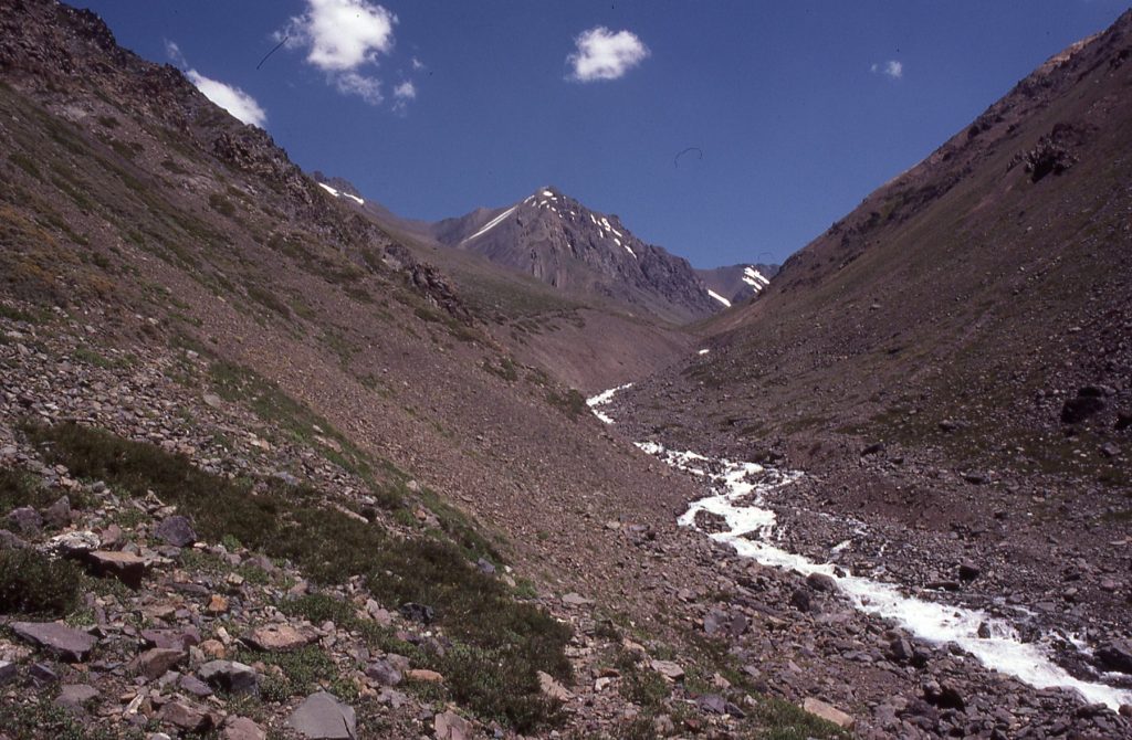 Looking up Quebrada Lo Valdes on the route into Cerro Diablo 1987 – Lindsay Elms photo.