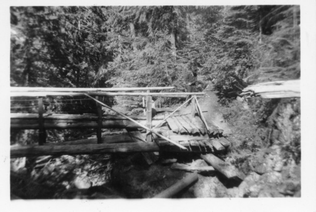 Construction of the McBey Creek bridge 1947 – Harry Dougan photo.