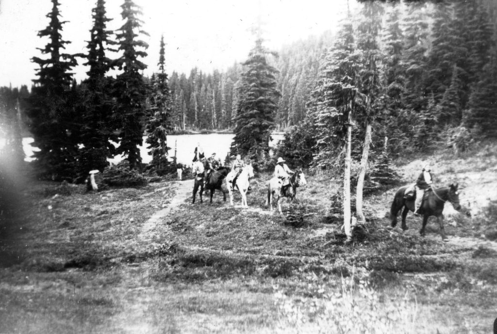 Mr. Payne’s packhorses leaving Croteau Camp 1939 – Ruth Masters photo.